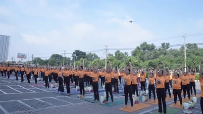 មនុស្សជាង 1,000 នាក់បានចូលរួមទិវា Yoga អន្តរជាតិលើកទី 11 ឆ្នាំ 2025 នៅទីក្រុង Binh Duong