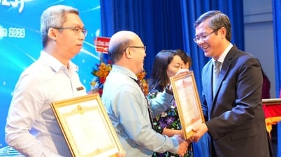 អនុរដ្ឋមន្ត្រីក្រសួងអប់រំ និងបណ្តុះបណ្តាល លោក Nguyen Van Phuc បានចូលរួមពិធីរំលឹកខួបលើកទី 35 នៃការបង្កើតសាលាចាស់។