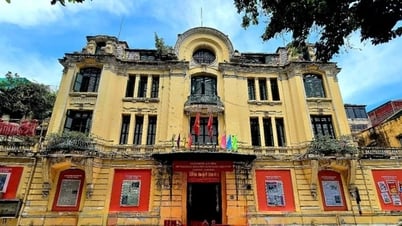 Photo exhibition "Hanoi Moi Newspaper and the Capital on the Development Path" at famous "check-in" location