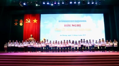 ស្រុក An Duong សរសើរ និងផ្តល់រង្វាន់ដល់សមូហភាព និងបុគ្គលជាច្រើនដែលមានស្នាដៃឆ្នើមក្នុងឆ្នាំសិក្សា 2024-2025