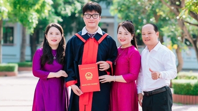 A class in Ha Tinh has 34 students who passed the entrance exam to a specialized school, one of whom is the valedictorian.
