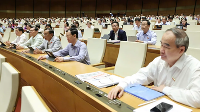 National Assembly passes Law on Teachers, not prohibiting teachers from giving extra lessons