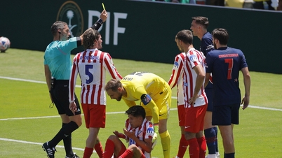Atletico Madrid chỉ trích trọng tài sau thảm bại trước PSG