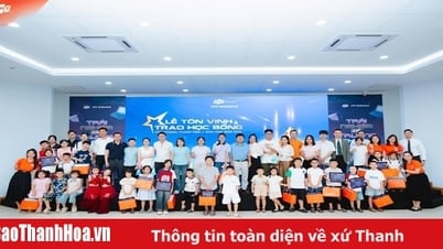 L'école FPT Thanh Hoa honore et attribue des bourses à près de 300 excellents étudiants