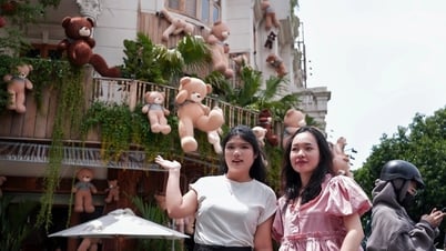 In einem Café in HCMC wurden über 700 Teddybären aufgehängt, was zu Fieber führte. Sicherheitskräfte waren rund um die Uhr im Einsatz.