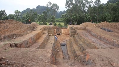 Bất ngờ với cấu trúc đắp dựng thành Dền