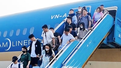 Vietnam Airlines from Da Nang to Hanoi diverted to make an emergency landing in Phu Bai to rescue a female passenger.