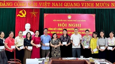សមាគមលើកកម្ពស់ការអប់រំរបស់ទីក្រុងសរសើរសមូហភាព និងបុគ្គលចំនួន 29 នាក់ដែលមានសមិទ្ធិផលក្នុងការងាររបស់សមាគម - Cao Bang Electronic Newspaper