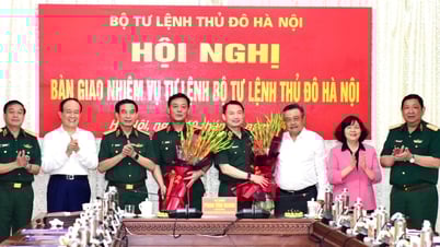 នាយឧត្តមសេនីយ៍ Dao Van Nhan ចូលកាន់តំណែងជាមេបញ្ជាការបញ្ជាការដ្ឋានរដ្ឋធានីហាណូយ។