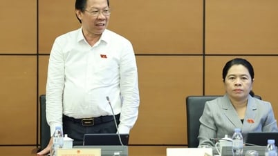 Miễn học phí: Đầu tư cho tương lai đất nước
