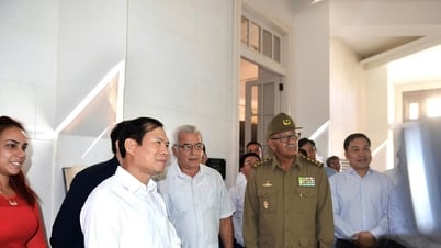 Đại tướng Nguyễn Tân Cương thăm Trung tâm Fidel Castro Ruz tại...