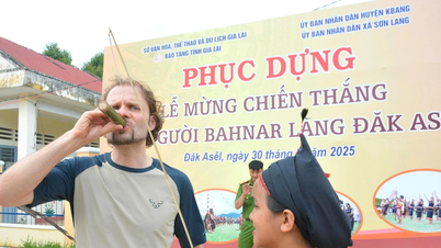 Unique way of inviting wine of Bahnar people in Dak Asel village