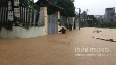 Lạng Sơn: Mưa lớn nhiều tuyến phố, khu dân cư ngập nước