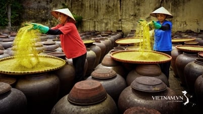 នៅក្នុងភូមិសិប្បកម្មប្រពៃណី: ការងារគឺជាសិរីរុងរឿងនិងសុភមង្គល។