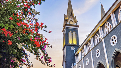 Bewundern Sie die Phu Cuong Kathedrale mit ihrer beeindruckenden klassischen Architektur