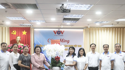 Trưởng Ban Tổ chức Thành ủy TPHCM thăm, chúc mừng cơ quan báo chí