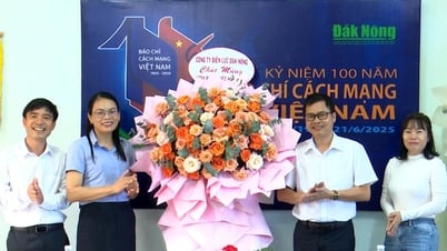 ទីភ្នាក់ងារ និងអង្គភាព អបអរសាទរ កាសែត Dak Nong ក្នុងឱកាស ថ្ងៃទី២១ ខែមិថុនា