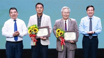 Autor de 85 años gana el primer premio en la campaña de creación literaria y artística sobre periodismo