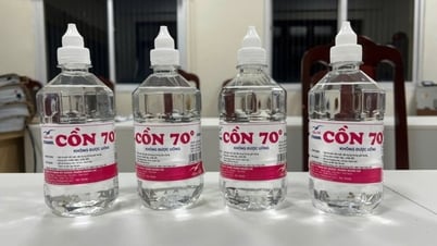 Exposing the tricks of producing fake medical alcohol by the Vice Chairman of a town in Hanoi