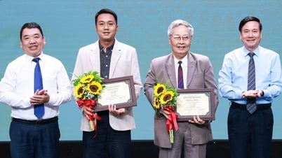 ‘Khúc ca người làm báo’, ‘Trên đường mực cháy’, ‘Lời Bác dặn’ giành giải nhất sáng tác về nghề báo