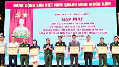 សរសើរ​អ្នក​សារព័ត៌មាន​យោធភូមិភាគ ៧