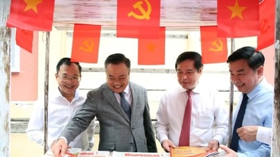 Khai mạc Trưng bày ảnh “Báo Hànộimới cùng Thủ đô trên đường phát triển”