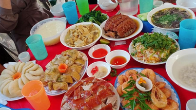 ម្ហូបពិសេសនៅលើថាសថ្វាយនៅ Lang Son មានរសជាតិឆ្ងាញ់ប្លែក រៀបចំទុករយៈពេល 5 ម៉ោង។
