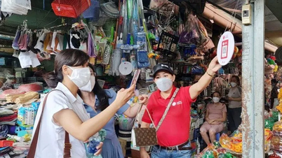 Ra mắt sổ tay chuyển đổi số cho các tiểu thương chợ truyền thống