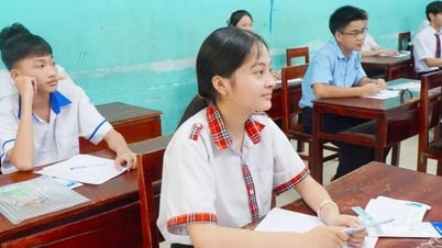 សេចក្តីប្រកាសអំពីពិន្ទុគោលថ្នាក់ទី១០ នៃសាលាឯកទេស និងវិទ្យាល័យ Quoc Hoc នៅទីក្រុង Hue
