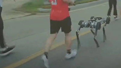Chó robot chạy marathon ngang ngửa con người chỉ với một lần sạc