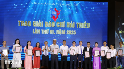 Nhóm phóng viên TTXVN nhận 4 Giải báo chí Hải Triều lần thứ 6
