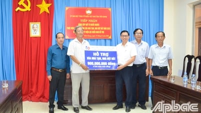 Tiền Giang: Tổng Công ty Điện lực miền Nam ủng hộ 900 triệu đồng xóa nhà tạm, nhà dột nát