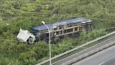 Tài xế xe đầu kéo thoát nạn khi xe lao ra khỏi cao tốc
