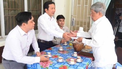Tien Giang៖ អញ្ជើញជួបសំណេះសំណាល និងជូនអំណោយដល់អ្នកសារព័ត៌មានជើងចាស់ ក្នុងឱកាសរំលឹកខួបលើកទី 100 នៃទិវាសារព័ត៌មានបដិវត្តន៍វៀតណាម