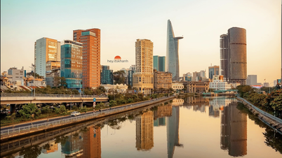 There is a quiet Ho Chi Minh City at dawn