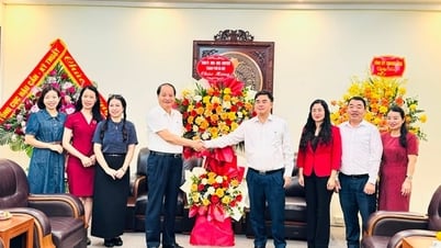 Trưởng ban Tuyên giáo và Dân vận Thành ủy Hà Nội chúc mừng các cơ quan báo chí