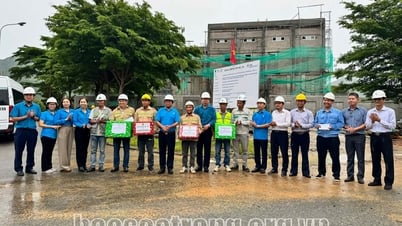 สหภาพฯ เข้าเยี่ยมชมและให้กำลังใจคนงานที่กำลังก่อสร้างโครงการจ่ายไฟฟ้าให้กับเขตกอนเดา