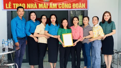 สหพันธ์แรงงานเมืองเตยนิญบริจาคบ้านพักสหภาพฯ จำนวน 2 หลัง