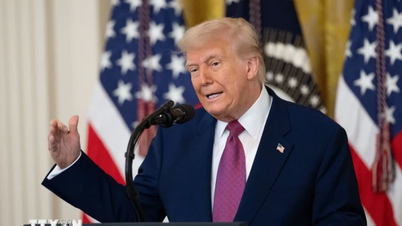 Tarifs douaniers américains : le président Trump lance un ultimatum commercial à l'UE