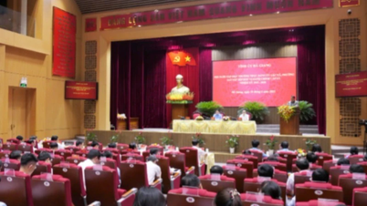 Ha Giang ជួបជាមួយគណៈកម្មាធិការអចិន្ត្រៃយ៍នៃគណៈកម្មាធិការបក្សឃុំ និងសង្កាត់ បន្ទាប់ពីរៀបចំឡើងវិញនូវអង្គភាពរដ្ឋបាលថ្នាក់ឃុំ