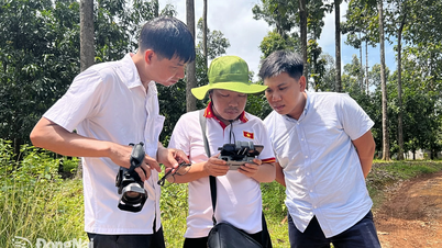 District radio reporters 'keep' the flow of information flowing smoothly to the grassroots