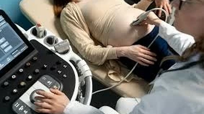 Does amniotic band affect mother and baby?