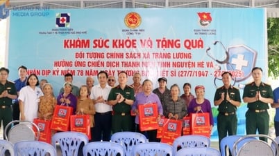 Khám bệnh, cấp phát thuốc miễn phí và tặng quà gia đình chính sách nhân kỷ niệm 78 năm ngày thương binh, liệt sĩ