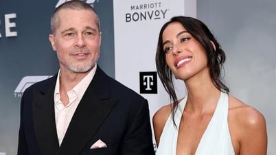 Bạn gái kém 27 tuổi hở bạo trong lần đầu công khai xuất hiện cùng Brad Pitt