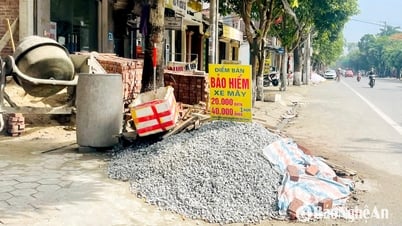 In Vinh City sind die Bürgersteige mit Baumaterialien übersät.