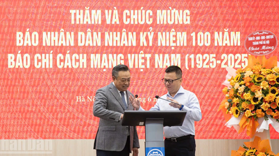 Agencies and units visited and congratulated Nhan Dan Newspaper on the occasion of the 100th anniversary of Vietnam Revolutionary Press.