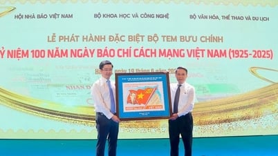 Série de timbres spéciale émise pour célébrer les 100 ans de la Journée de la presse révolutionnaire du Vietnam