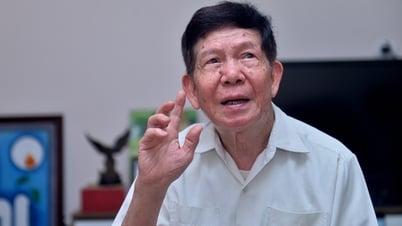 저널리스트이자 예술가인 Le Duc Tuan과 그의 평생 스케치는 국가 재통일을 기념합니다.