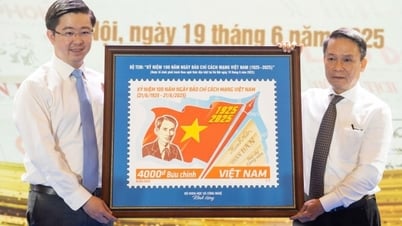 Phát hành bộ tem kỷ niệm 100 năm Báo chí cách mạng Việt Nam