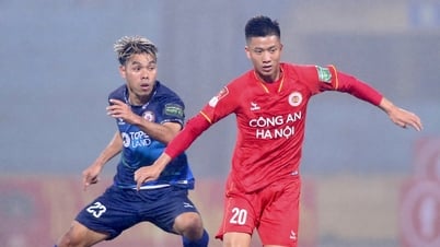 CLB Công An Hà Nội 'trói chân' Phan Văn Đức